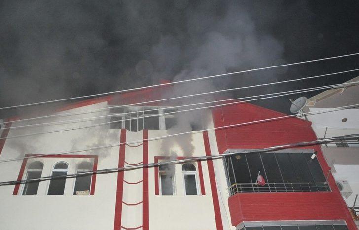 Ocakta unutulan düdüklü tencere patlayarak alev aldı: 2 yaralı G5