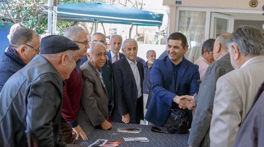 &Ouml;mer G&uuml;nel, Kuşadası&rsquo;nda polis emeklileri ile bir araya geldi