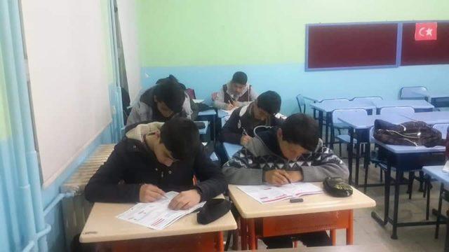 Öğretmenler hiçbir ücret almadan öğrencilerine kurs veriyor