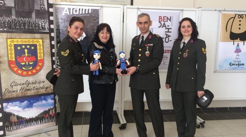 ‘Ben Daha Çocuğum’ sergisi devam ediyor