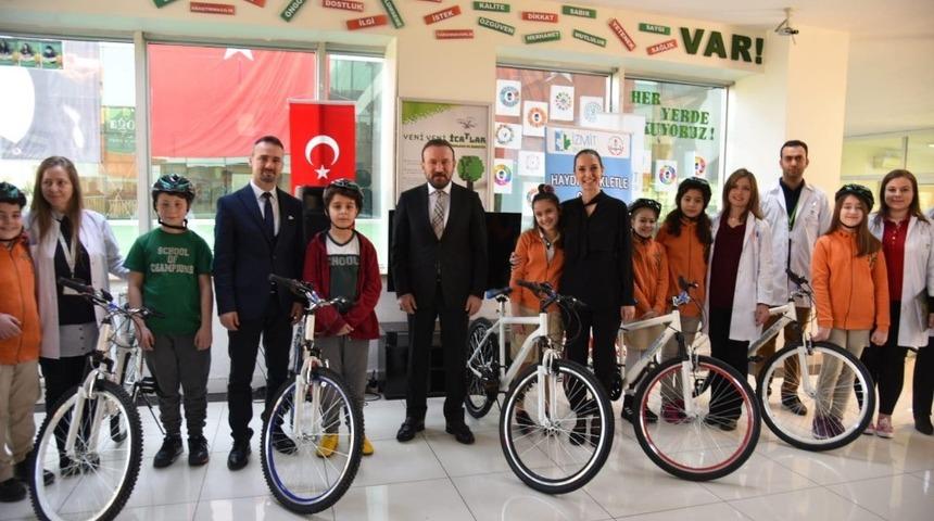İzmit&rsquo;te bisiklet dağıtımları devam ediyor