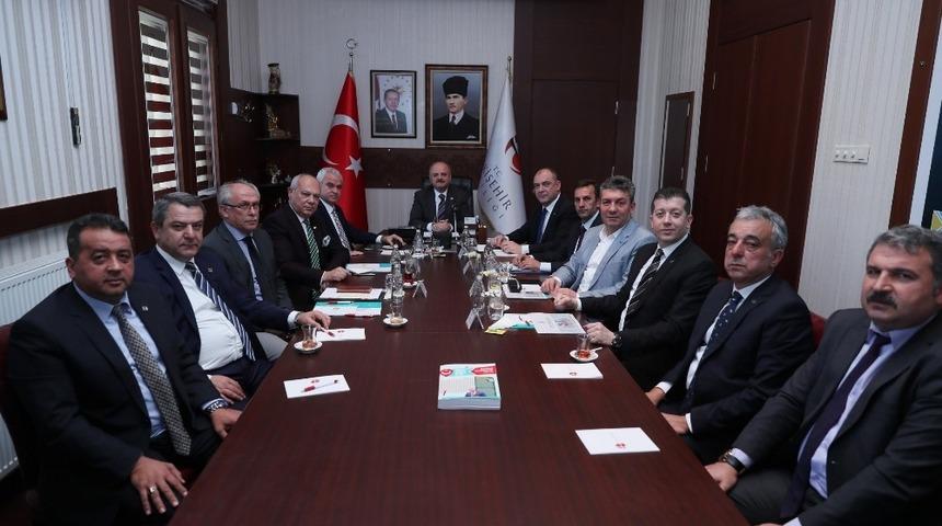 Vali &Ccedil;akacak, Eskişehirli mesleki &ouml;rg&uuml;tlerin başkanlarıyla bir araya geldi