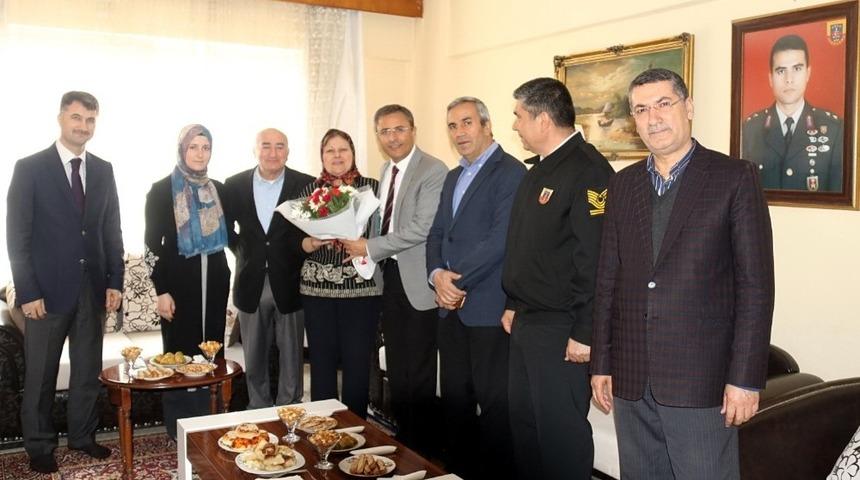 Pamuk: "Şehit aileleri, şehitlerimizin bize kutsal emanetidir"