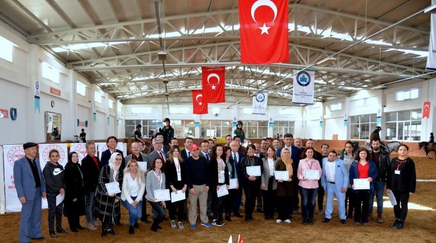 Hippoterapi sağlık lisansiyerlerine sertifika