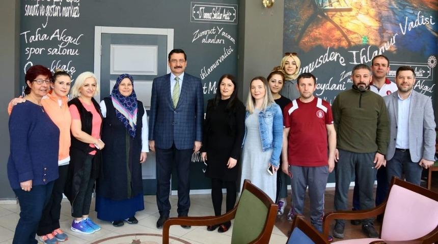 Ke&ccedil;i&ouml;ren Belediye Başkanı Ak spor tesislerini gezdi