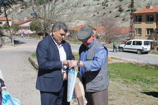 Eskigediz Belediyesi bez çanta dağıtımı