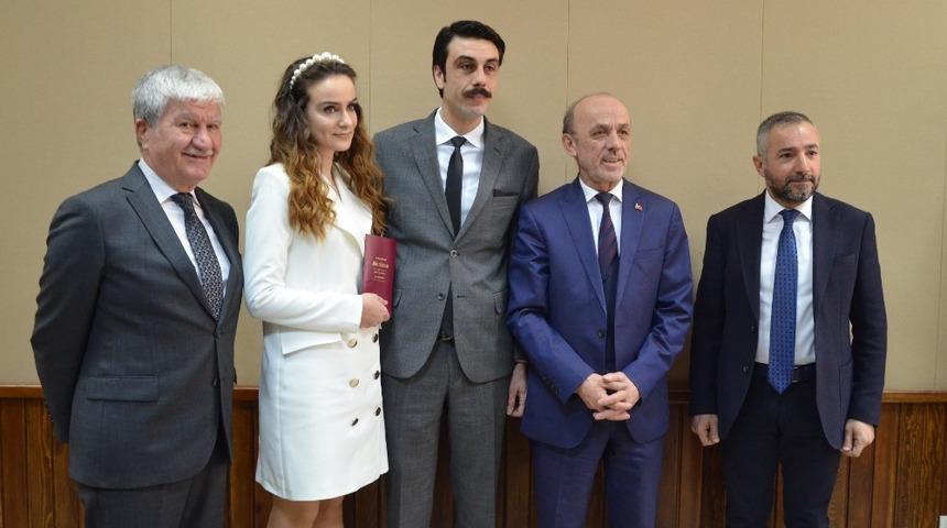 Başkan &Ouml;zt&uuml;rk, gen&ccedil; &ccedil;iftlerin mutluluğuna ortak oldu