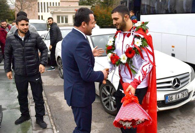 Avrupa Şampiyonu İbrahim &Ccedil;ift&ccedil;i&rsquo;ye Başkent&rsquo;te &ouml;zel karşılama 3