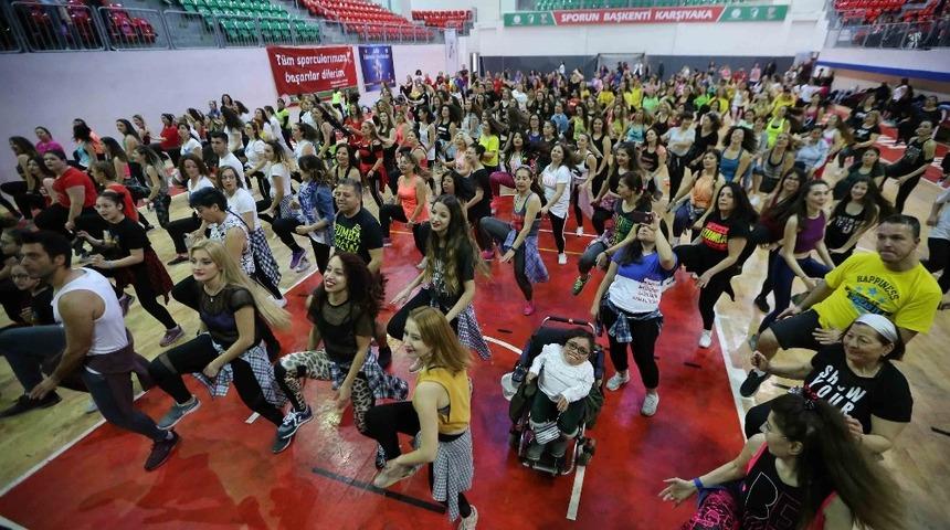 Kelebek &ccedil;ocuklar i&ccedil;in zumba yaptılar