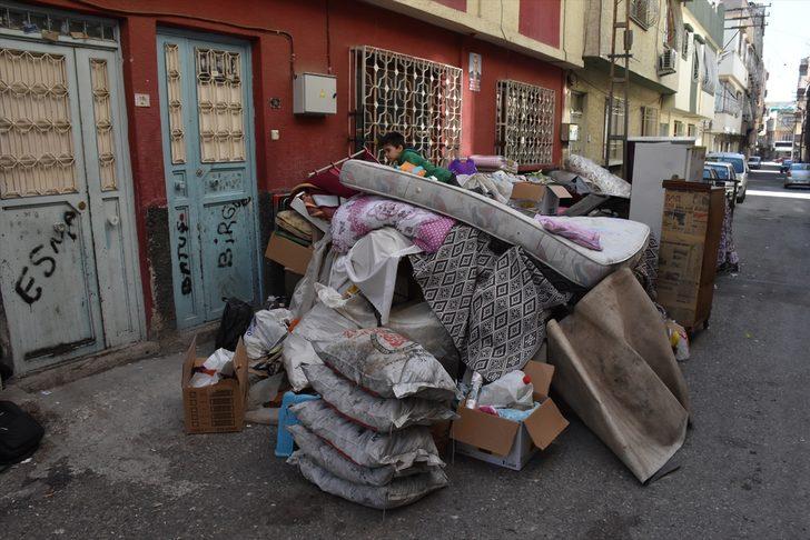 Kira vermeyen gelinini 3 çocuğuyla evden çıkardı G2