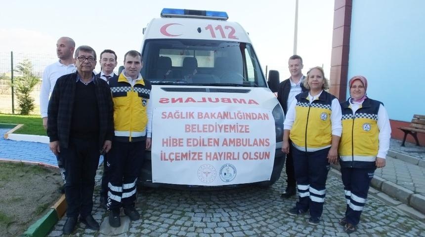 Sağlık Bakanlığı Burhaniye Belediyesine ambulans g&ouml;nderdi