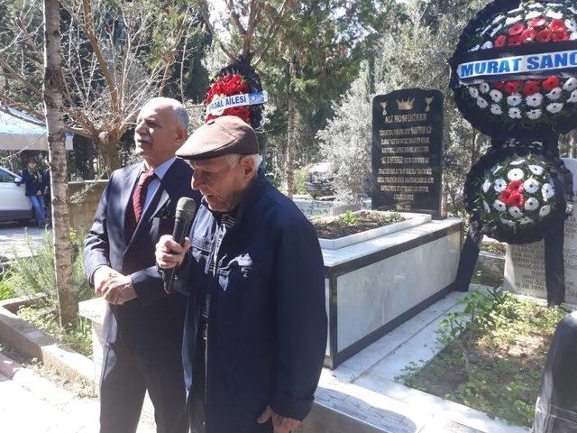 Ali Hoşfikirer, mezarı başında anıldı
