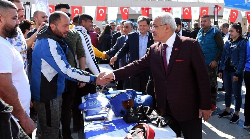 Mersin B&uuml;y&uuml;kşehir Belediyesi&rsquo;nden salon sporlarına destek