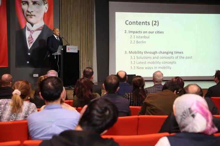 AGÜ’den Fahri Profesörlük Unvanı G2