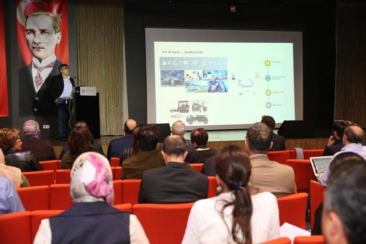 AGÜ’den Fahri Profesörlük Unvanı G5