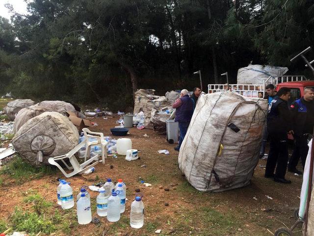 Hurda ve atıklarla dereyi kirleten 6 Suriyeliye işlem