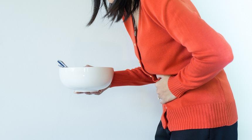 Karın şişmesinin sebepleri nelerdir? Karın şişkinliği tedavisi için ne yapmalı?