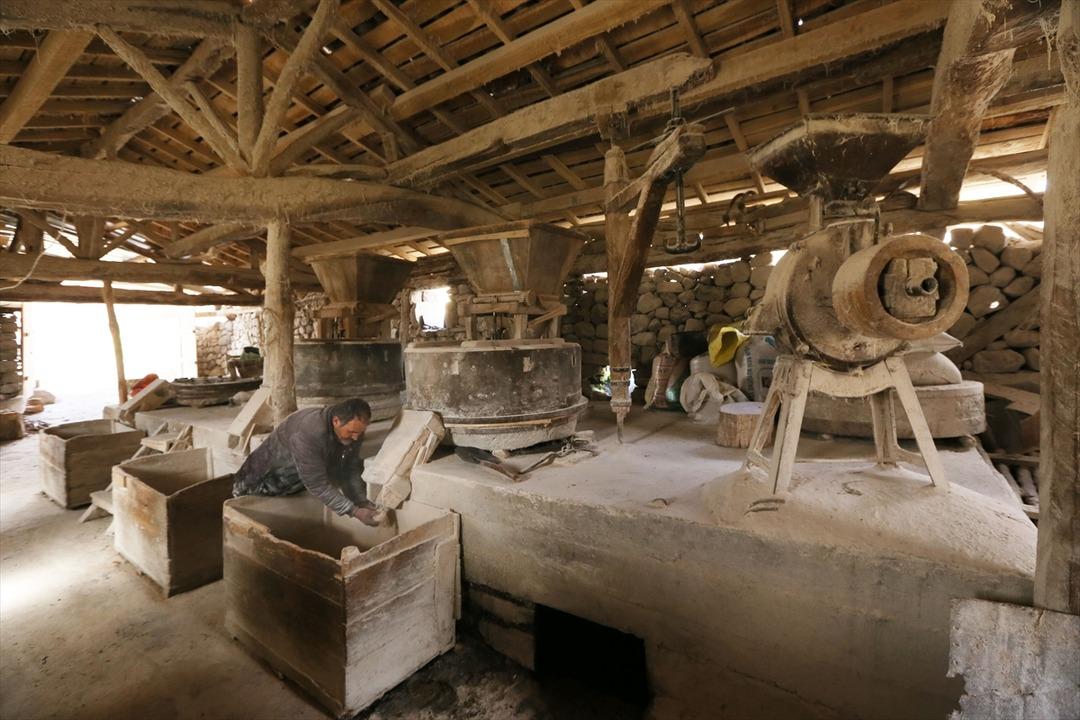 Değirmenin &ccedil;arkı d&ouml;rd&uuml;nc&uuml; kuşak torunla d&ouml;n&uuml;yor