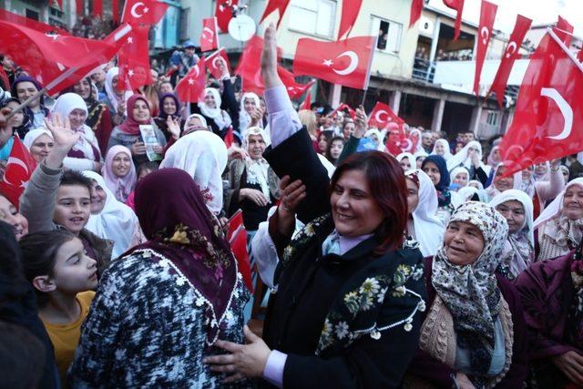 Özlem Çerçioğlu’ndan Köşk Ilıdağ’da miting gibi temel atma