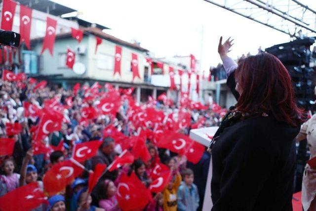 Özlem Çerçioğlu’ndan Köşk Ilıdağ’da miting gibi temel atma