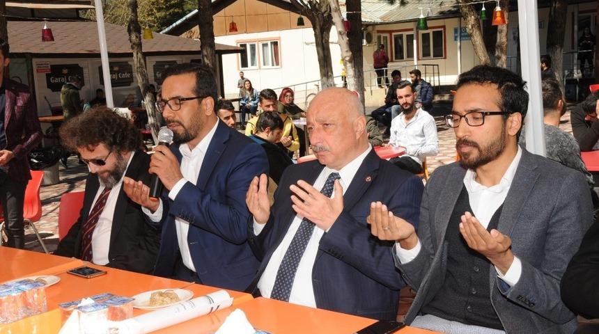 Batman &Uuml;niversitesi&rsquo;nde şehitler i&ccedil;in dua edildi