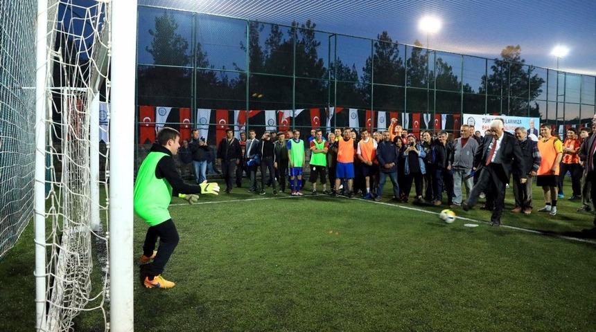 B&uuml;y&uuml;kşehir Denizova Halı saha ve tesisini a&ccedil;tı