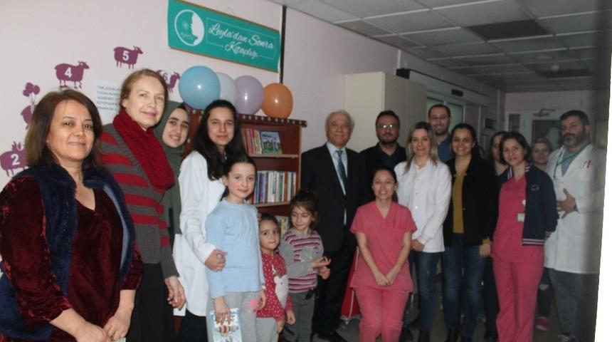&Ouml;ğrencilerden hastane pediatri servisine kitaplık