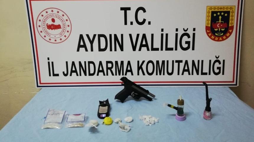 Aydın jandarmasından iki il&ccedil;ede uyuşturucu tacirlerine operasyon; 8 g&ouml;zaltı