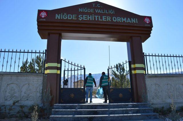 Şehitlik ormanın bakımları yükümlüleri tarafından yapıldı