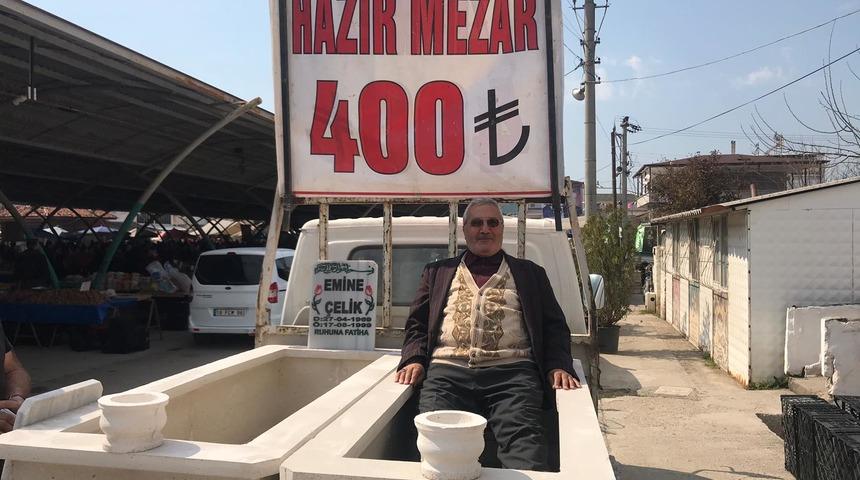 Semt pazarında satılan hazır mezarlar şaşırttı