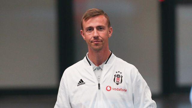 Beşiktaş'ın yardımcı hocası Guti, Almeria yolunda