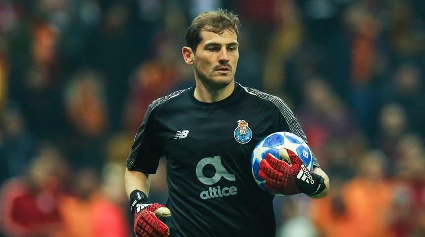 Porto Casillas'ın sözleşmesini uzattı