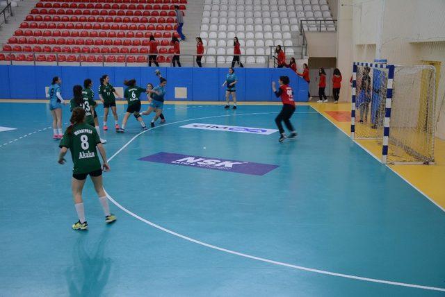 Hentbol Yıldız Kadın takımımız yarı final yolunda 1