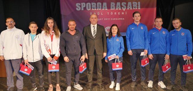 Trabzon’da başarılı sporcu ve spor kulüplerine 234 bin TL ödül verildi