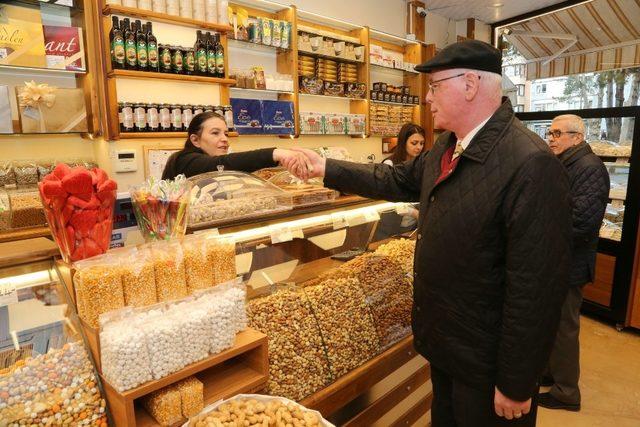 Hamamyolu esnafı Kazım Kurt’a teşekkür etti