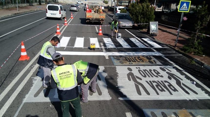 Yaya geçitlerinde ‘Önce Yaya’ uygulaması
