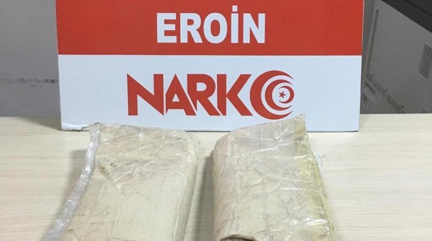 Şüphe üzerine durdurulan araç 2 kilo 260 gram eroin ele geçirildi