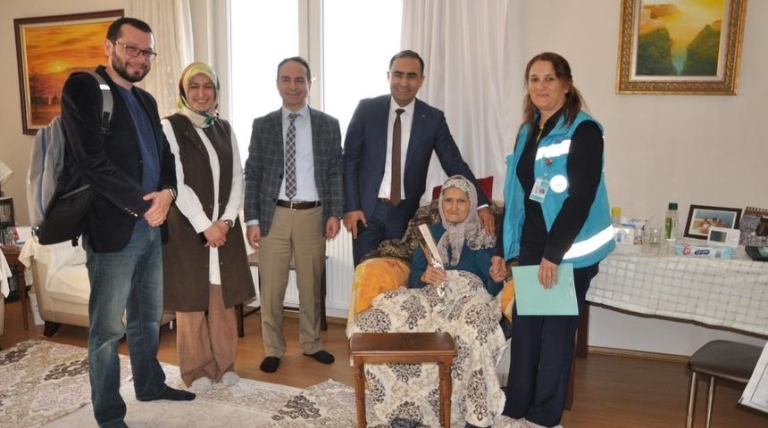 Karaman İl Sağlık M&uuml;d&uuml;r&uuml; Arslan, evde bakım hizmeti alan yaşlıları ziyaret etti