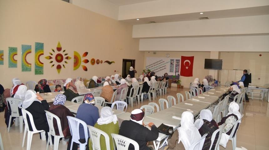 B&uuml;y&uuml;kşehir Belediyesi yaşlıları yemekte buluşturdu