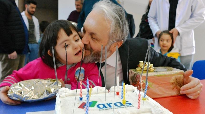 Down sendromlu &ccedil;ocuklara anlamlı ziyaret