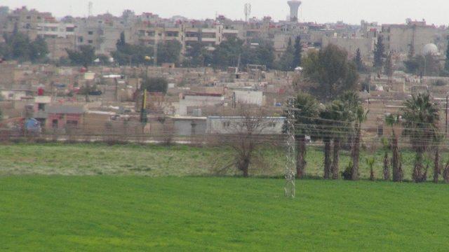 Teröristler Kamışlı’da çukur ve tünel kazıyor