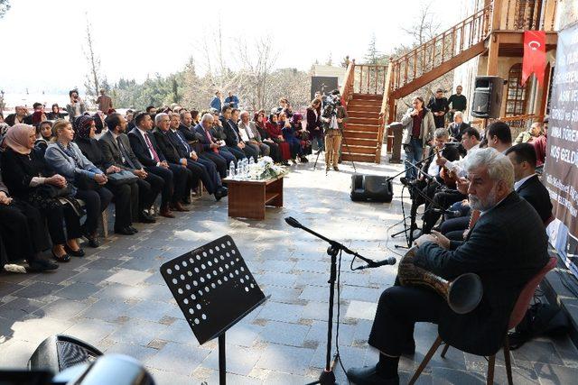 Görme engelliler Aşık Veysel’i türküleriyle andı