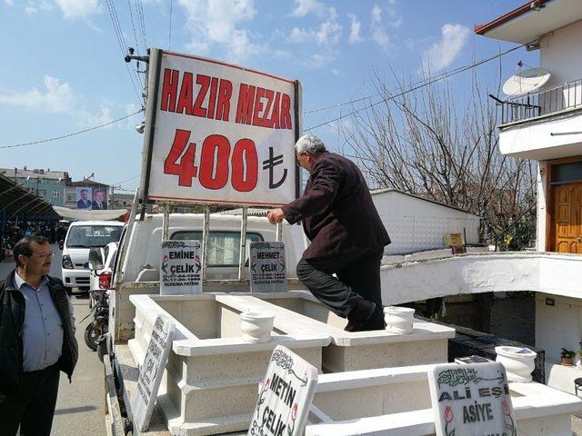 Tanesi 400 TL olan hazır mezara vatandaşlar ilgi gösterdi