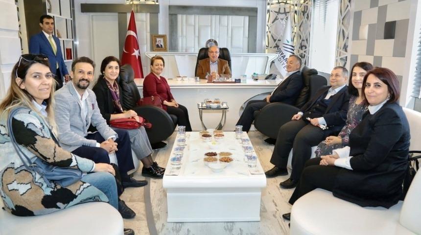 Beyazay Derneği y&ouml;netimi Başkan Kutlu ile bir araya geldi