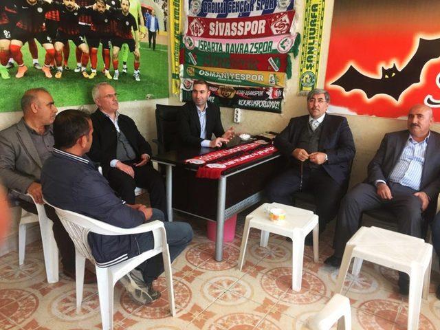 Karaköprü Belediyespor yönetimi taraftarıyla buluştu