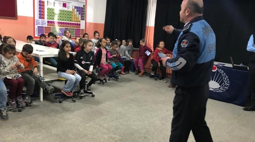 Zabıta &ouml;ğrencileri bilgilendiriyor