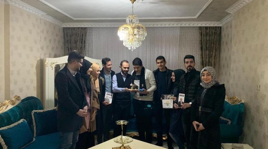 Gençlerden siyasette örnek davranış