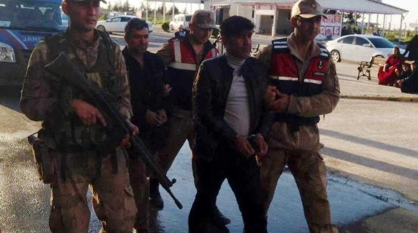 Araç stepnesine saklanmış 6 adet tabanca ele geçirildi