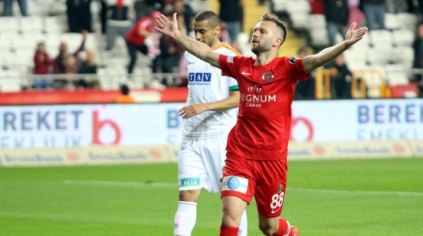 Hakan Özmert: Nazım Sangare milli takımı hak ediyor