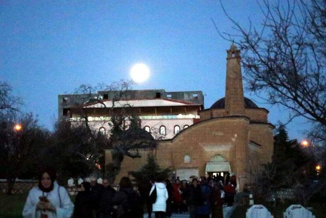 UNESCO Dünya Mirası Listesi’ne eklenen ’Işık hadisesi’ yoğun ilgiyle izlendi